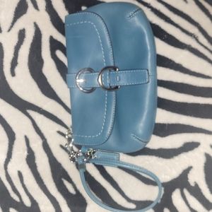 COACH Women’s Chelsea Capacity Leather Green Wristlet Wallet